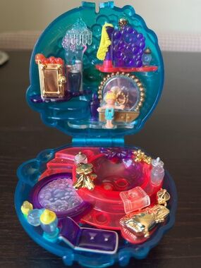 1996 Bubbly Bath Polly Pocket with Doll